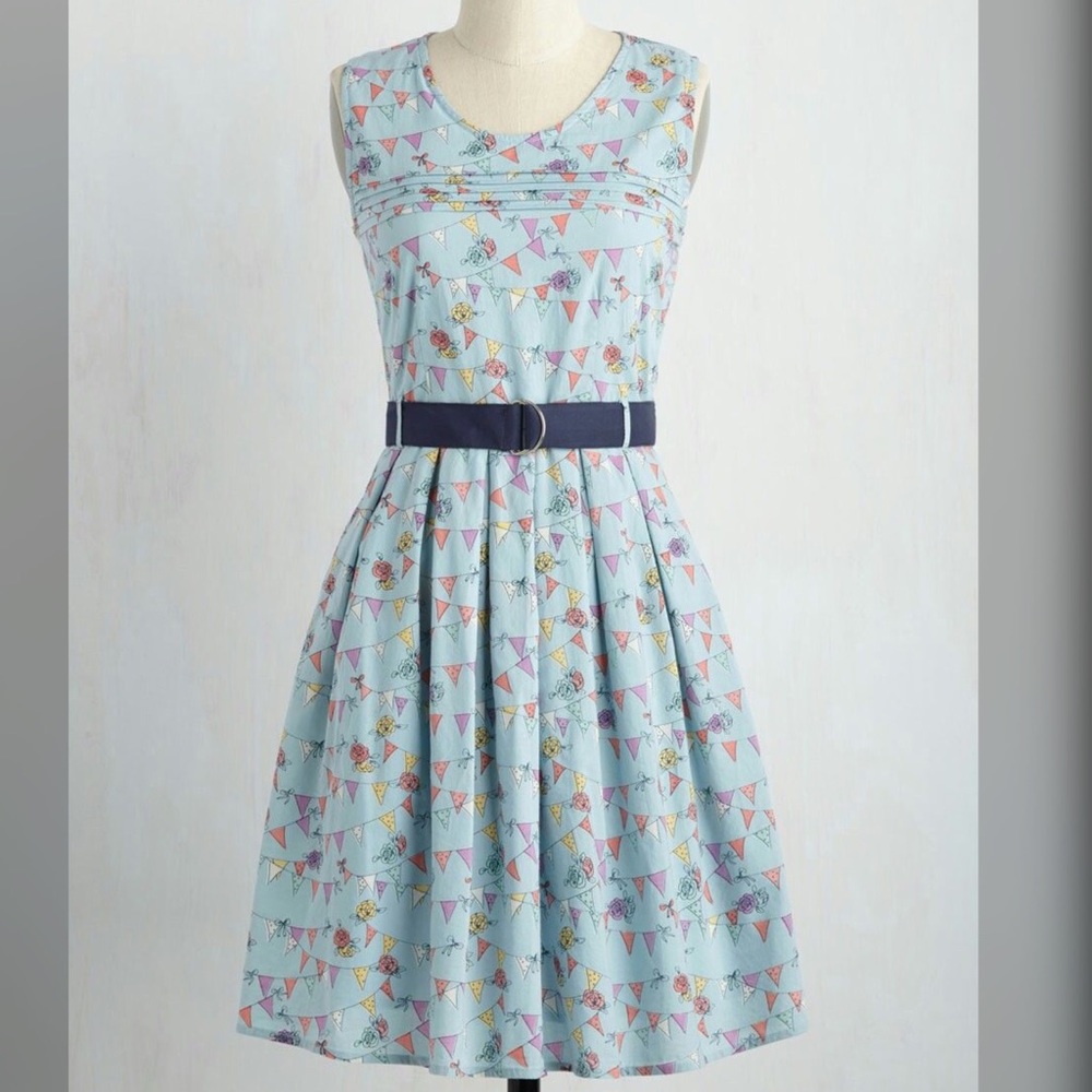 Adorable Yumi Pennant dress - M